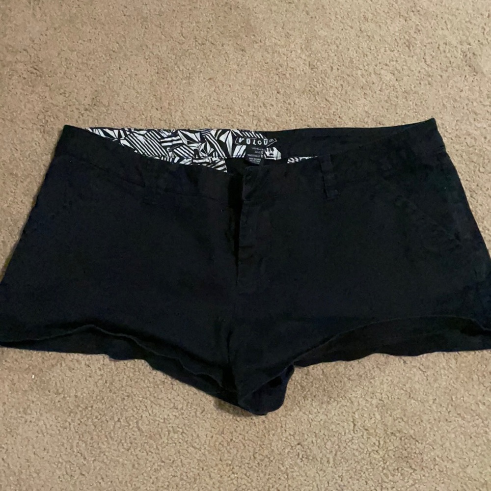 Volcom Junior’s Shorts - Size 11 - Black